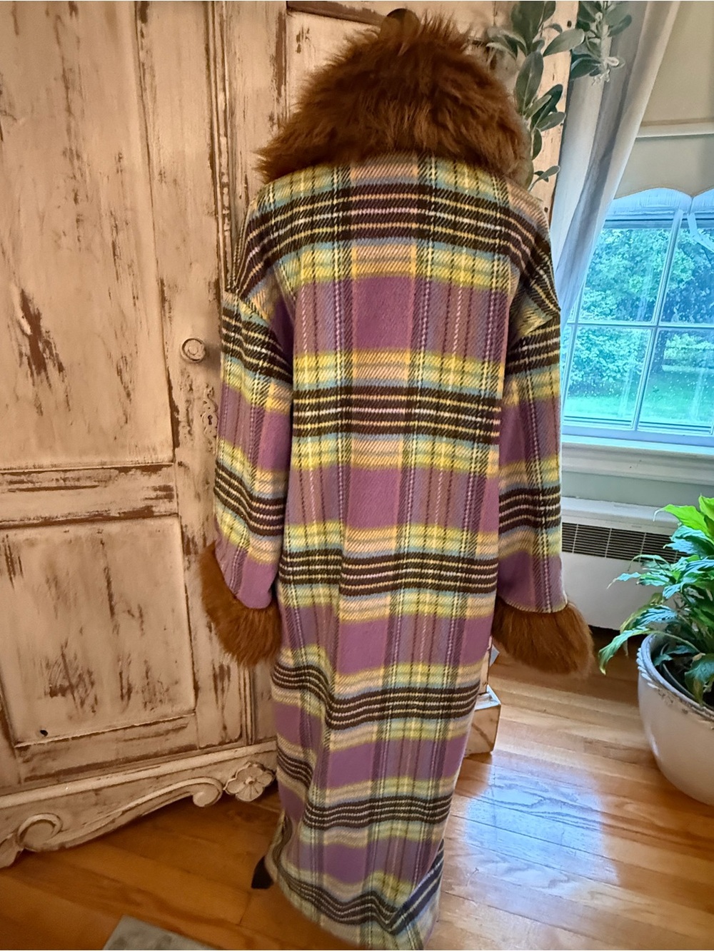 Nasty Gal Penny Lane plaid maxi coat with detachable faux fur collar. Size 8 - Picture 8 of 11
